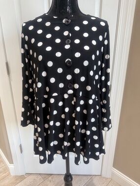 Black & White Polka Dot Button-Front Peplum Tunic